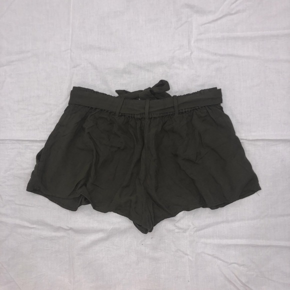 NWOT Aritzia (Talula) Lightweight Flowy Shorts - Picture 2 of 4